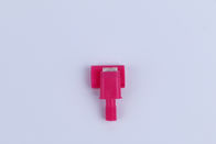 La lama rosa #38 appunta gli aghi permanenti di trucco che proteggono le lame per le fronti e le labbra della polvere